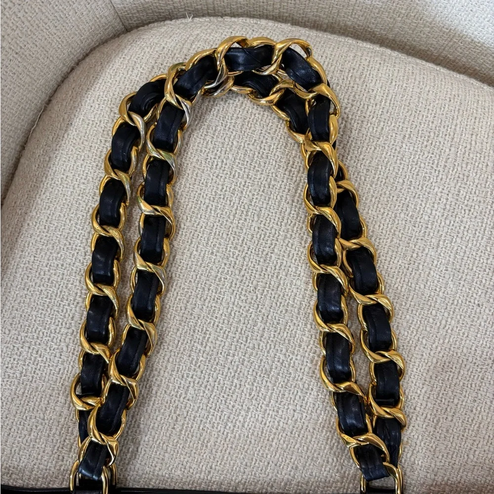 Vintage Chanel!!! Buy this Authentic CHANEL large lambskin shopping tote - Picture 12 of 16